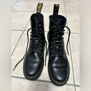 NWOT - Dr. Marten Zavala black unisex smooth leather combat boots 8M/9L.